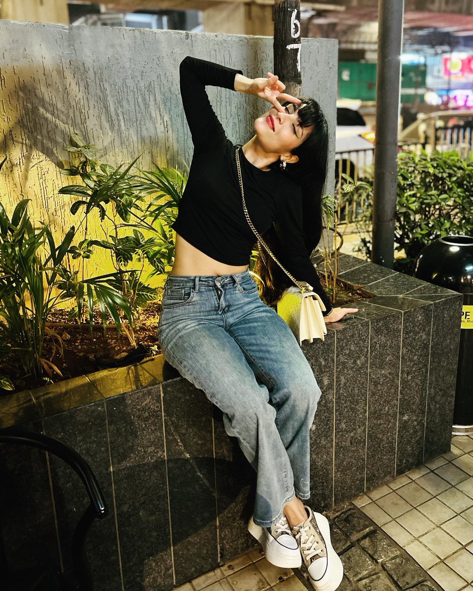 Our Queen #KhanZaadi Strong, opinionated, kind, loving, fierce &amp; with a gold heart. Pretty in every possible aspect Beautiful inside &amp; out...!!! 

#FirozaKhan  #FirozakeFarishtey 

Keep supporting Our Queen 👑