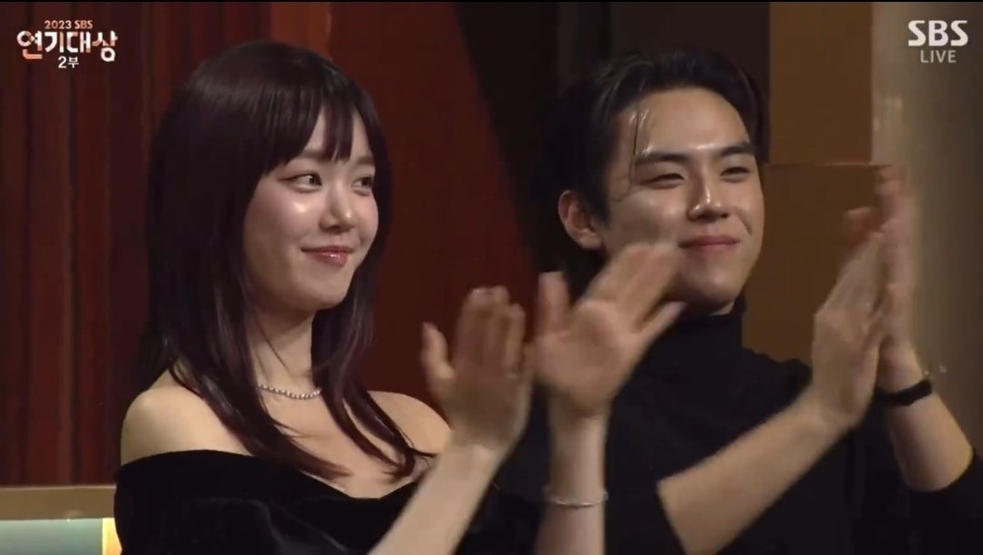 kong_911_'s tweet photo. 오늘의 수확
7탈 연대 참석배우 전원 수상
도혁모네케이 본체 쓰리샷
도혁모네 케이모네 케이도혁 본체투샷들 https://t.co/TThY1yL2O5