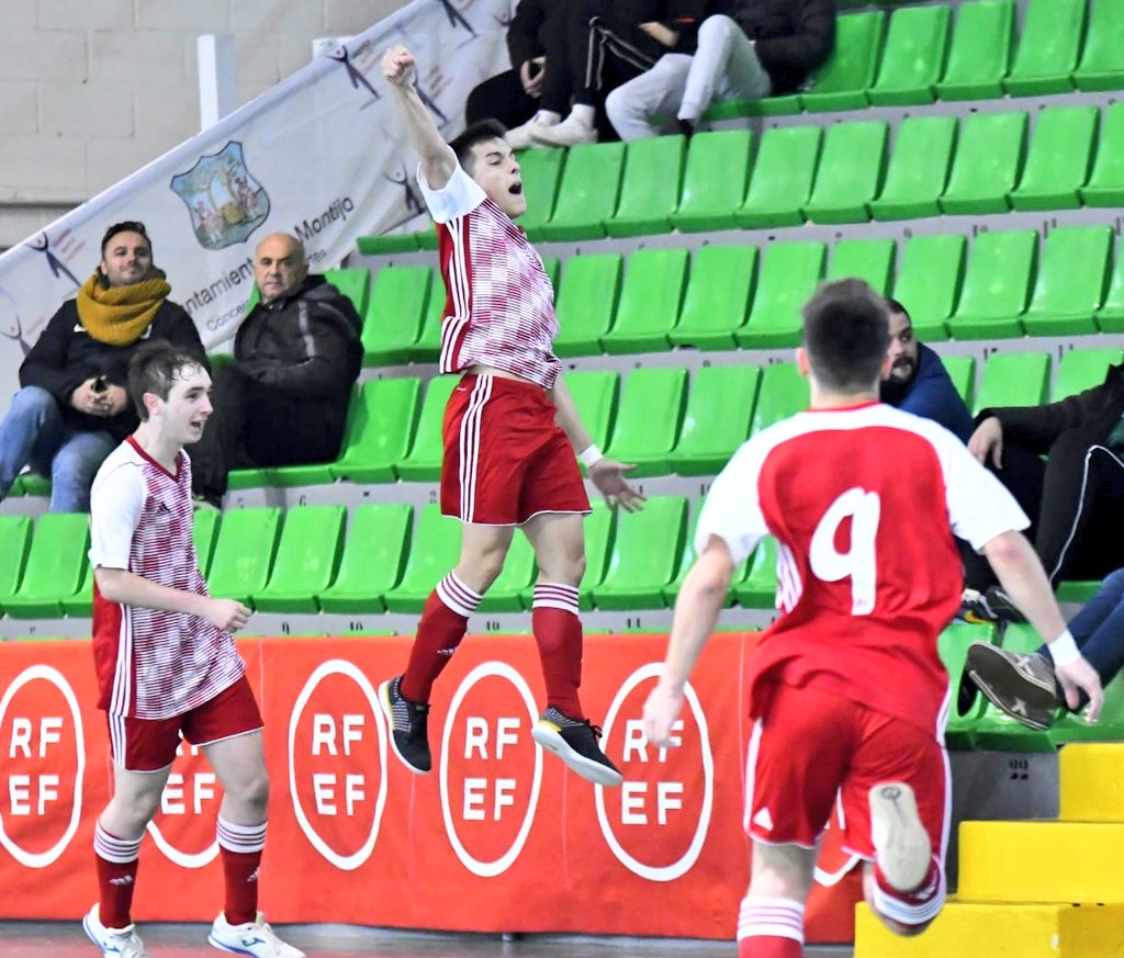 FCyLF's tweet photo. 💥Esfuerzo MÁXIMO
👏🏼Premio MERECIDO

¡¡ 🔴⚪️Las Selecciones de #CYL #FUTSAL @FCyLF  disputarán en enero la ronda final de los Nacionales Juvenil y Cadete @FutSalRFEF entre los mejores combinados del país !!

📸 @FedExFutbol 

✍️🏼Así te lo hemos contado 👉🏼 https://t.co/btDF211nua https://t.co/TdyrqmPQbz