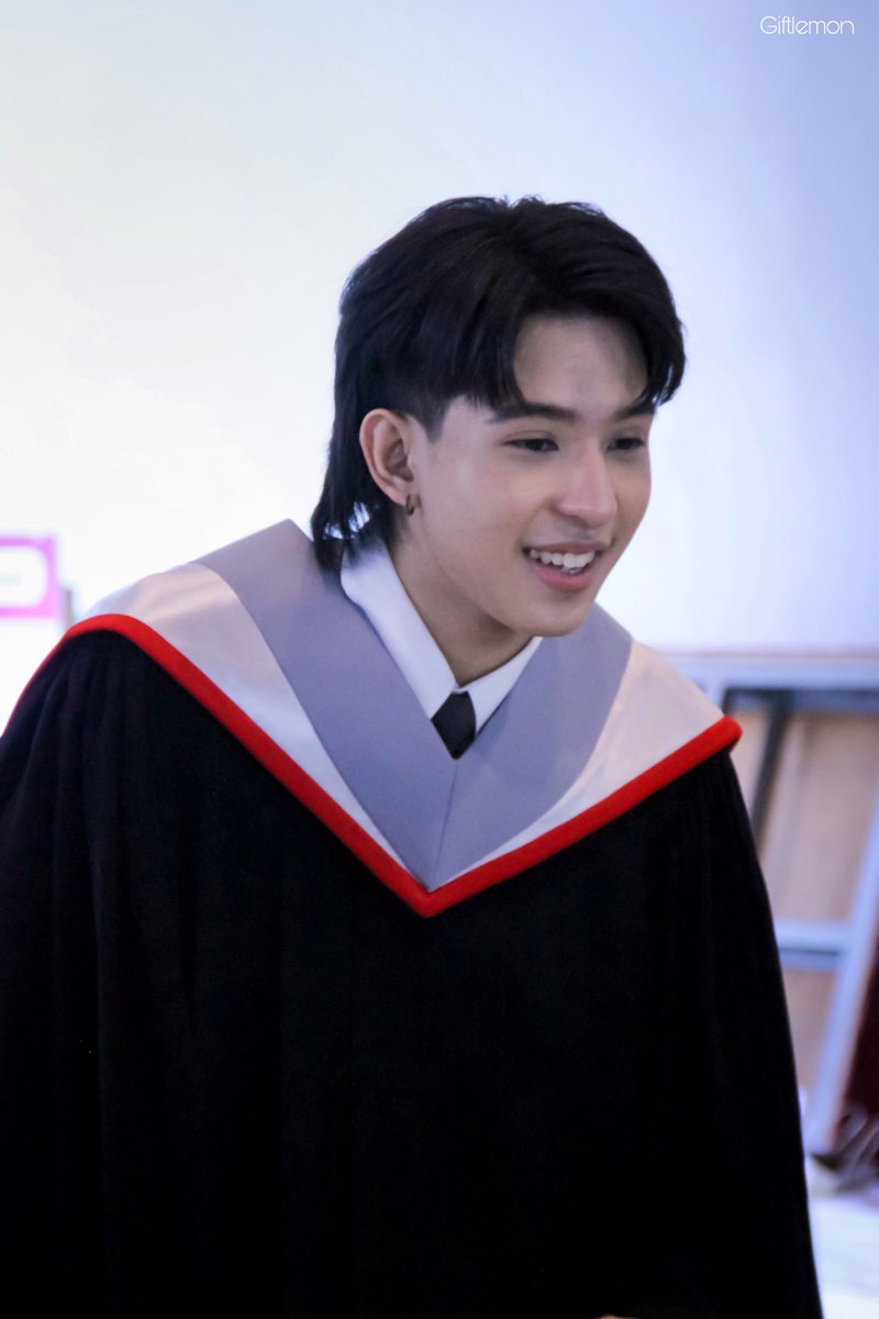 NBadGirl's tweet photo. 221223
#DoubleJGraduation
#aj__chayapol #jj__chayakorn https://t.co/jmrzd1CwOC
