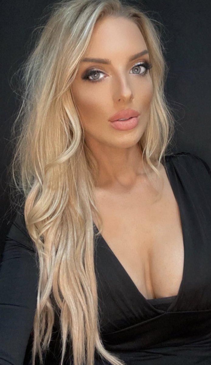 MaeveAlora's tweet photo. Getting ready for a night out https://t.co/APqeG6EGDi