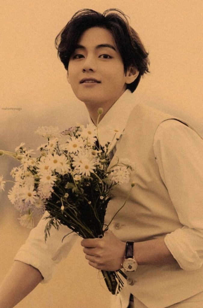 نوشتن درباره این مرد زیبا واقعا لذت بخشه :)

#HAPPYVDAY
#HappyBirthdayTaehyung
HAPPY TAEHYUNG DAY