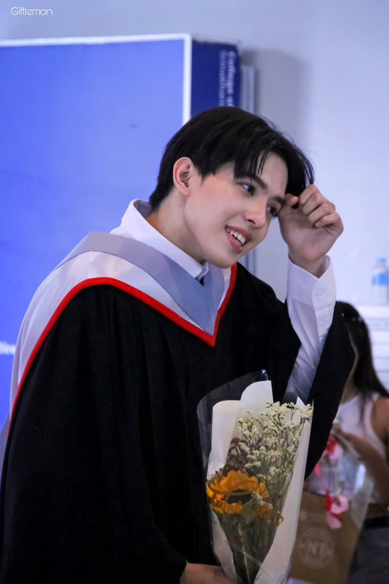 NBadGirl's tweet photo. 221223
#DoubleJGraduation
#aj__chayapol #jj__chayakorn https://t.co/vdoTZzYOc1