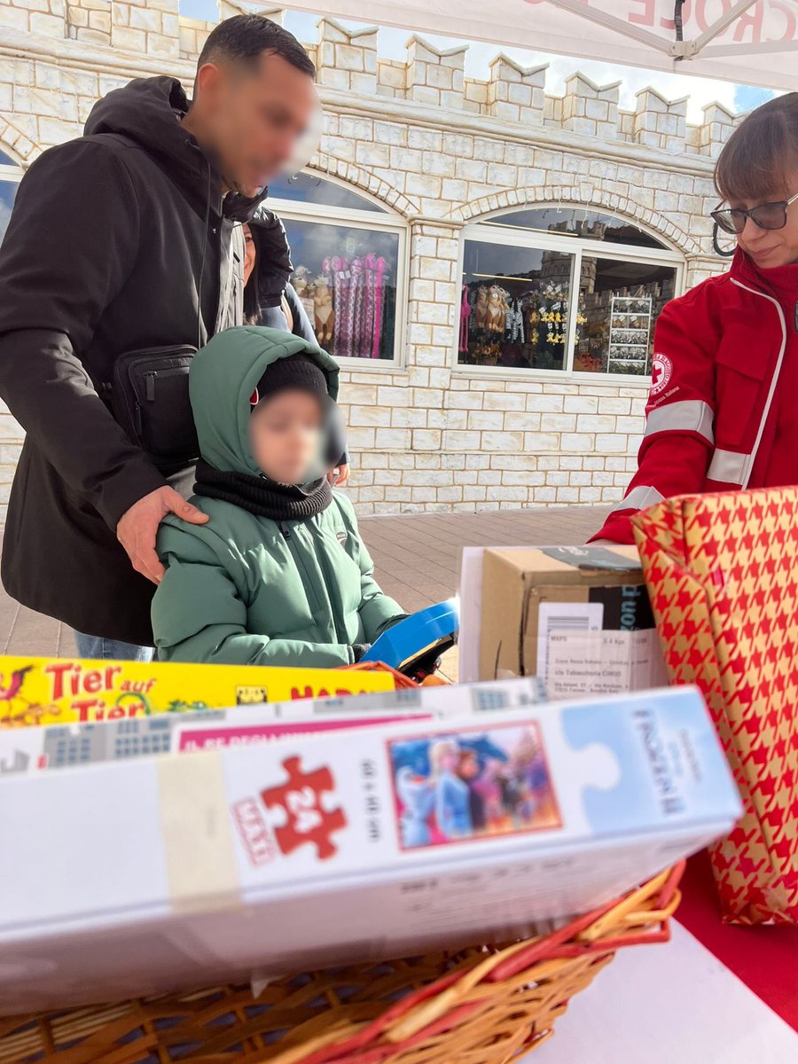 crifasano's tweet photo. Fino al 7 gennaio, i bambini fino a 10 anni che porteranno un giocattolo in buono stato potranno accedere gratuitamente a ZooWinterFest  @Zoosafari

Vi invitiamo calorosamente a partecipare alle attività di truccabimbi e ai divertenti momenti con i palloncini
🎄🎡☃️. https://t.co/pWzLDJ2lL0