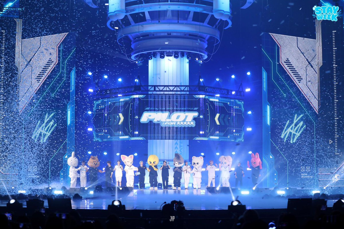 yslcheol's tweet photo. stray kids 2023 stay only bbl community photos https://t.co/ORQhq4FzfL