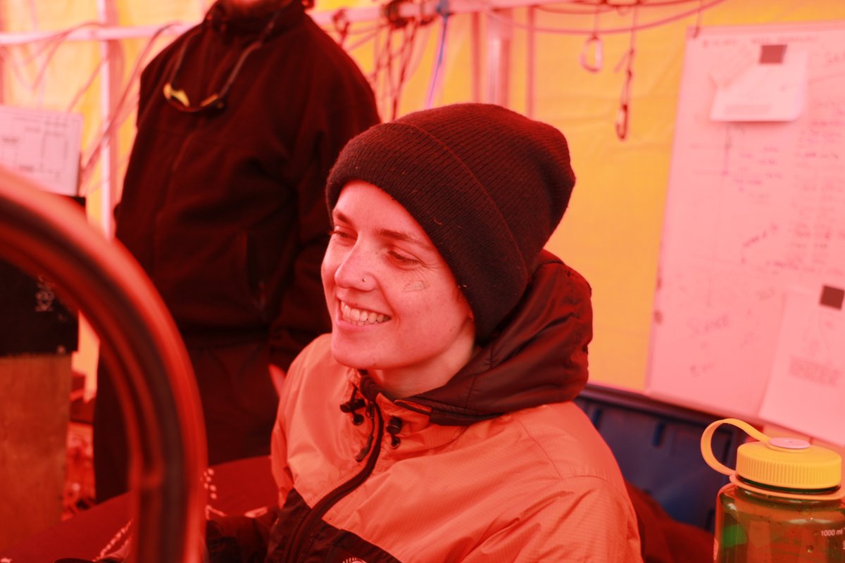 SWAIS2C's tweet image. We love seeing these gravity-core-happy and sometimes muddy faces!  

#SWAIS2C #Antarctica #HowMuchHowFast

📸@VeronikaMeduna