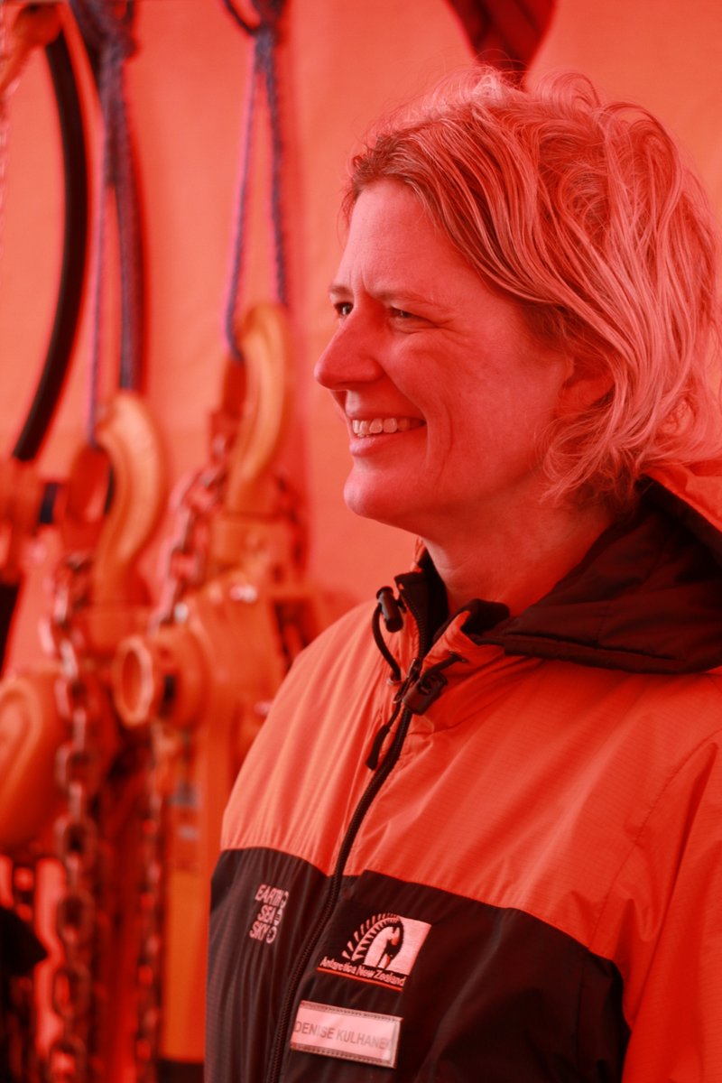 SWAIS2C's tweet image. We love seeing these gravity-core-happy and sometimes muddy faces!  

#SWAIS2C #Antarctica #HowMuchHowFast

📸@VeronikaMeduna