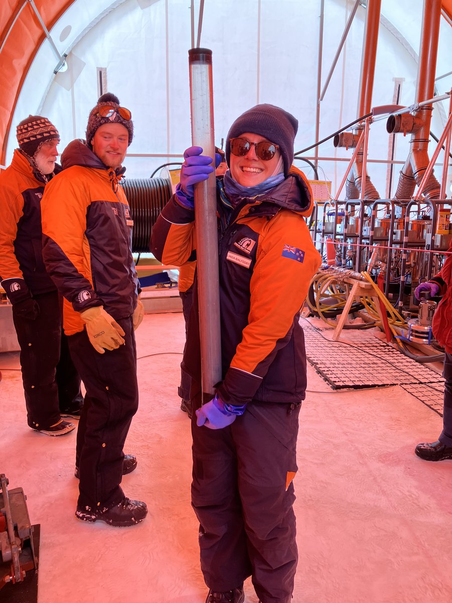 SWAIS2C's tweet image. We love seeing these gravity-core-happy and sometimes muddy faces!  

#SWAIS2C #Antarctica #HowMuchHowFast

📸@VeronikaMeduna