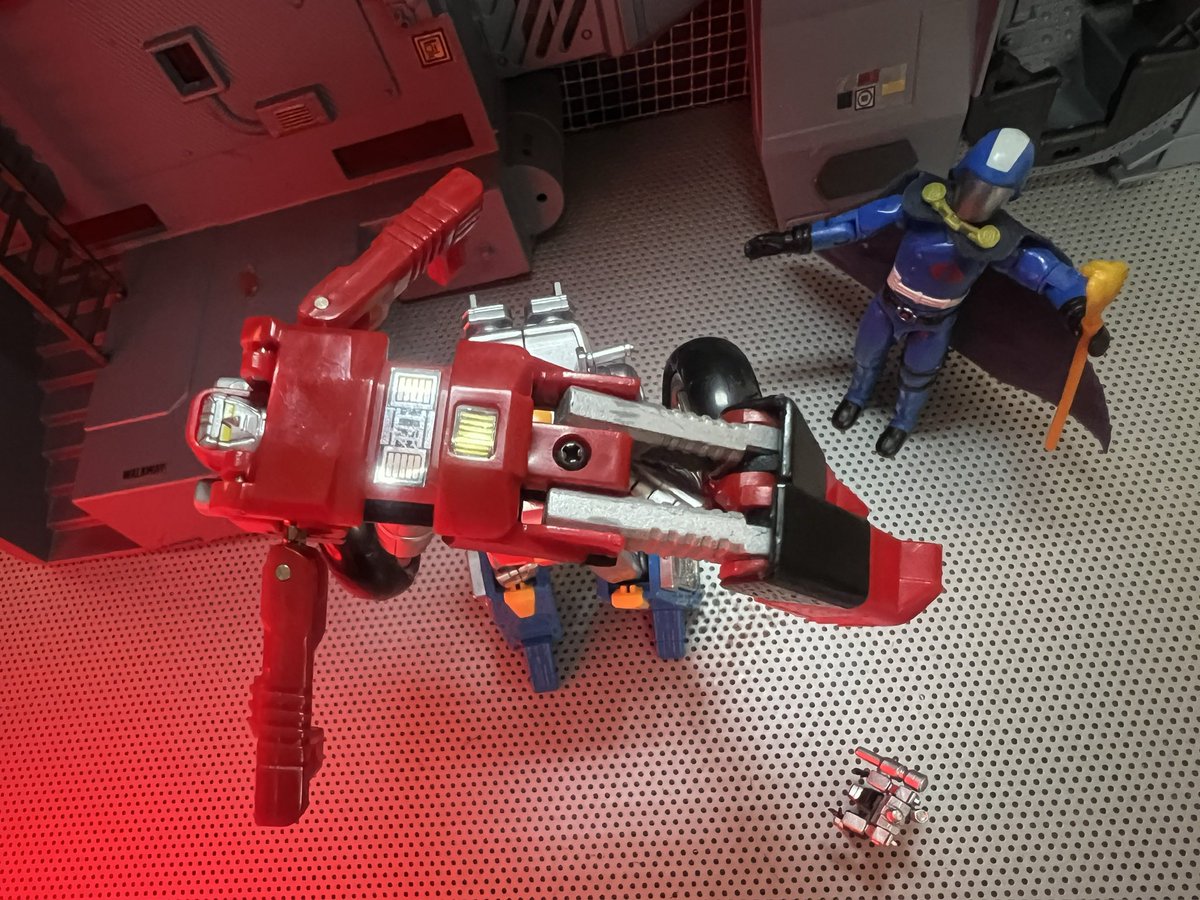 DokSewage's tweet photo. scooter gets popped ☠️ 

#gijoe #cobra #toyphotography #vintagejoes #gijoenation #oring #arah #actionfigures #gobots #cykill #scooter #megatron #cobracommander https://t.co/DlVhTxrfEL