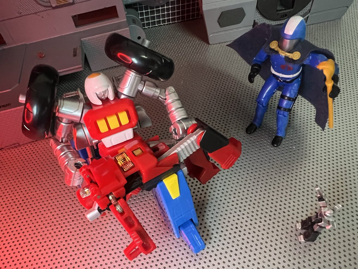 DokSewage's tweet photo. scooter gets popped ☠️ 

#gijoe #cobra #toyphotography #vintagejoes #gijoenation #oring #arah #actionfigures #gobots #cykill #scooter #megatron #cobracommander https://t.co/DlVhTxrfEL