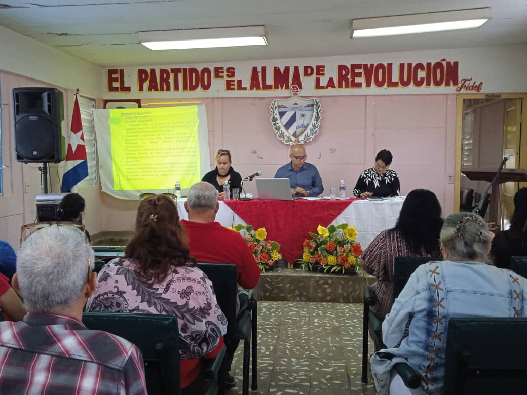 DiarioMayabeque's tweet photo. Se desarrolla en #Quivicán la X Sesión Ordinaria del XVIII mandato de la #AMPP, en la que chequea el cumplimiento de acuerdos, presentación del Plan de la Economía, así como las decisiones que, como facultad, concede el #Parlamento al presidente de la #AMPP. #DiarioMayabeque https://t.co/l9ZMxzkSUK