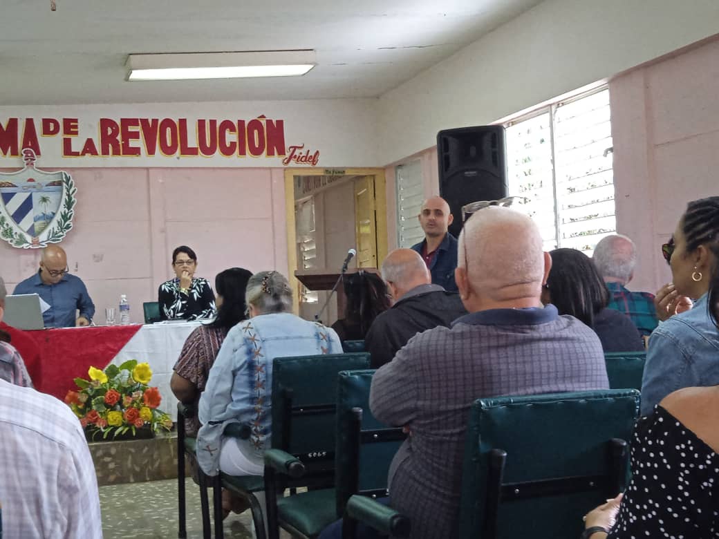 DiarioMayabeque's tweet photo. Se desarrolla en #Quivicán la X Sesión Ordinaria del XVIII mandato de la #AMPP, en la que chequea el cumplimiento de acuerdos, presentación del Plan de la Economía, así como las decisiones que, como facultad, concede el #Parlamento al presidente de la #AMPP. #DiarioMayabeque https://t.co/l9ZMxzkSUK