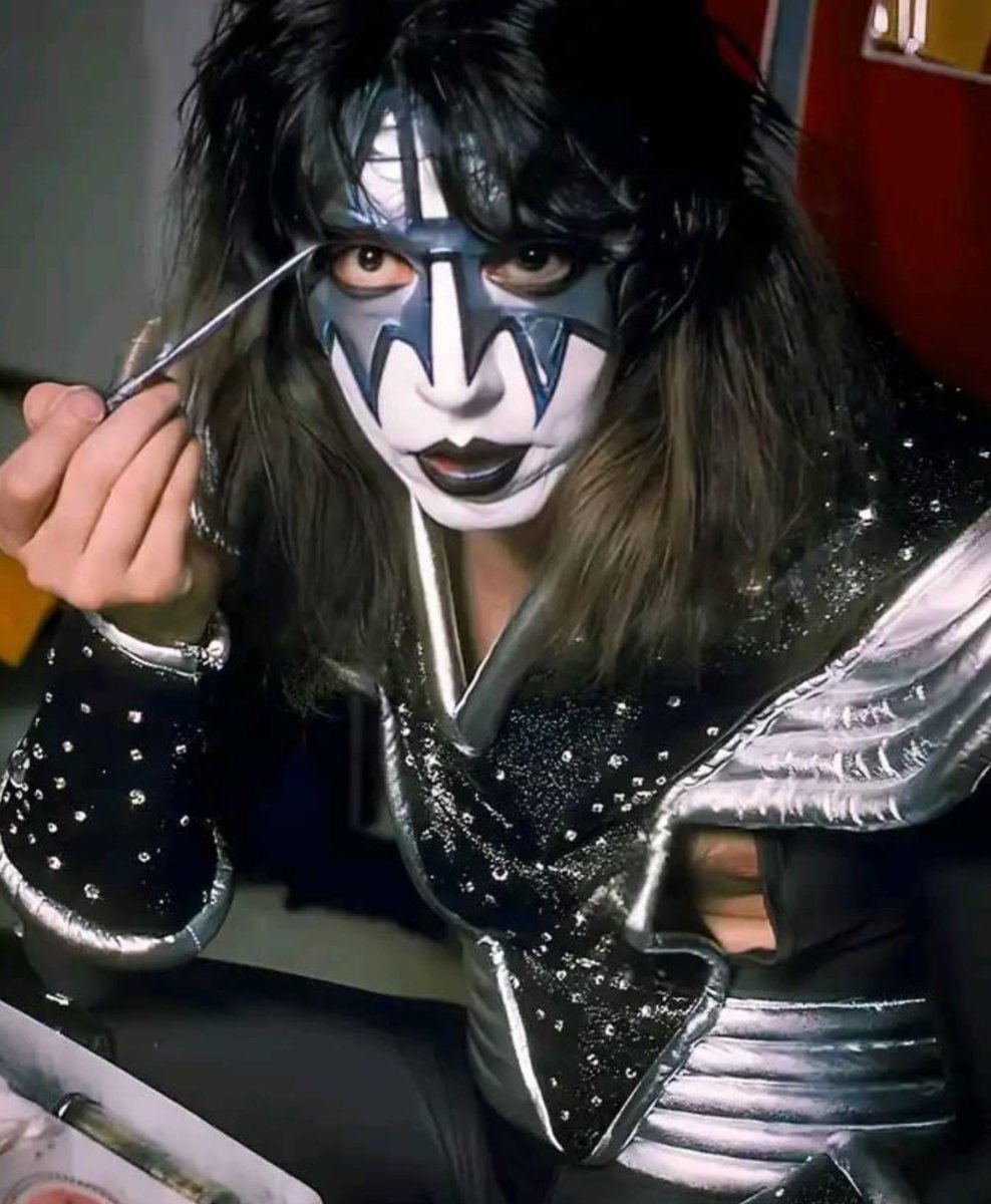 ssikfandk's tweet photo. #FrehleyFriday 1/13/1976 It’s the day of strings/ choir for #Destroyer’s #Beth and #GreatExpectaions. Also marks the debut of ( Most of) the Destroyer prototype costumes. Ace &amp; Paul’s boots were not finished . Paul wore Alive era Ace wore DTK era. 
#KISS50 #Nipply https://t.co/BS64Pl9Prj