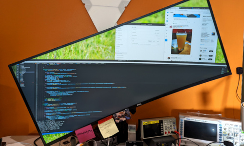 Gek of geniaal? Programmeur gebruikt diagonaal opgestelde monitor voor “perfecte” setup dlvr.it/T0kxpW