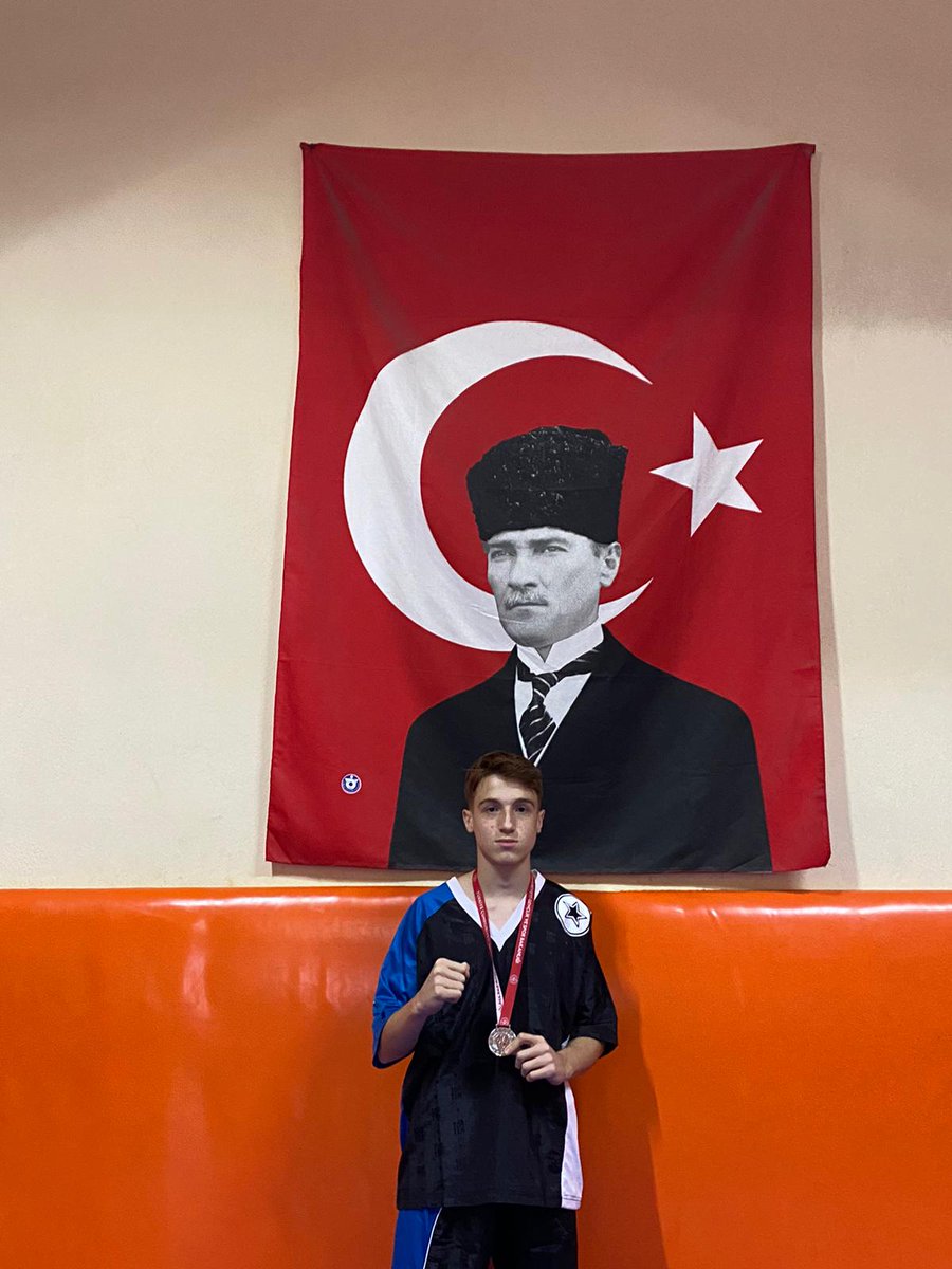 konak_ilcemem's tweet photo. Kick Boks İzmir İl Şampiyonası Müsabakalarında Şehit İdari Ataşe Çağlar Yücel Mtal öğrencilerinden Enes Gülmez Altın Madalya, Emirhan Zümrüt Gümüş Madalya Alarak, Türkiye Şampiyonası Finallerine katılmaya hak kazanmışlardır. @tcmeb @yahsiomer @ilkererarslan @srdl_simsek https://t.co/slLF524EL9
