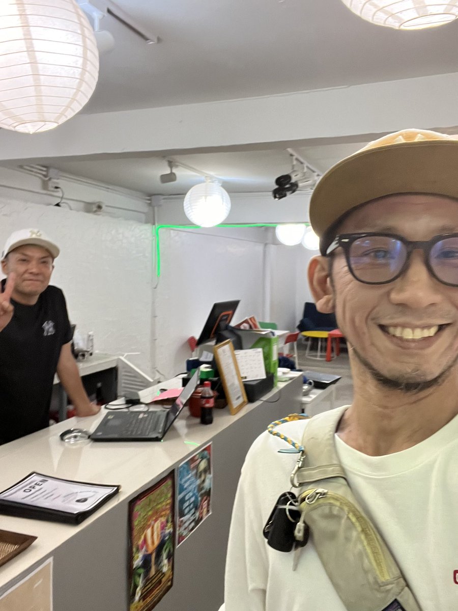 NIKI755705's tweet photo. お邪魔してマース！
美味いsmoothie😋
ガンジャ吸い放題(*ˊᵕˋ*)

201 Cafe &amp; Bar(karaoke,カラオケ) https://t.co/CyJuJdYiim