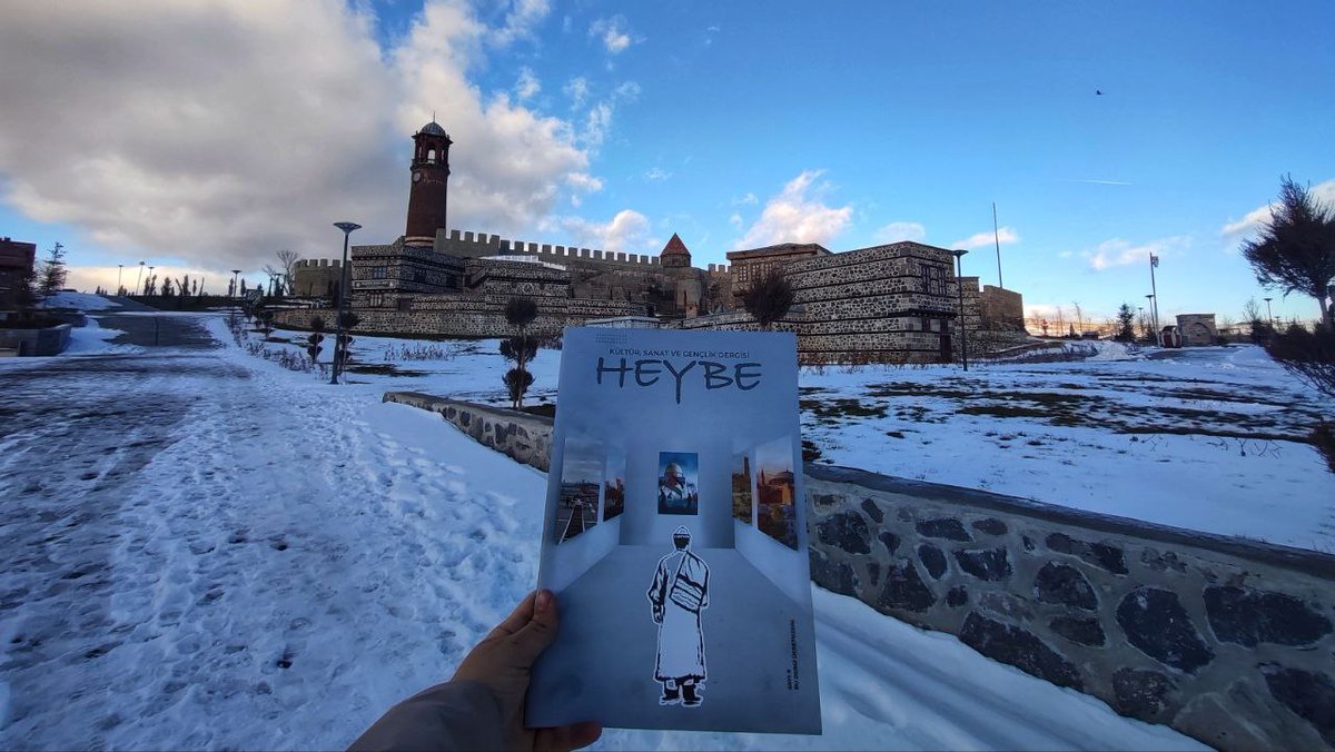 Heybedergi's tweet photo. Sınırları aşıp ülkemizin farklı illerine ulaşmaya devam eden "HEYBE"miz şimdi de Erzurum'da!😎

Ülkemizin dört bir yanından okurlarımızın olması heyecanımızı arttırıyor.

İlginize teşekkür ederiz.
@zabeyazgul
@musapolatnet https://t.co/B6AWnNki1d
