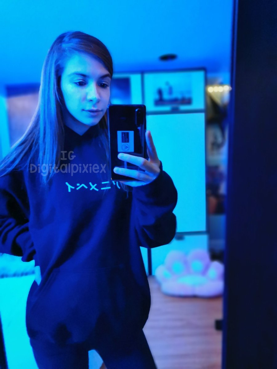 katicatori's tweet photo. Happy Friday! It's almost the new year!

#NewYear2024 #selfie #egirl #Egirlsは永遠 #gamergirl #anime https://t.co/Uu4KH8JXA1