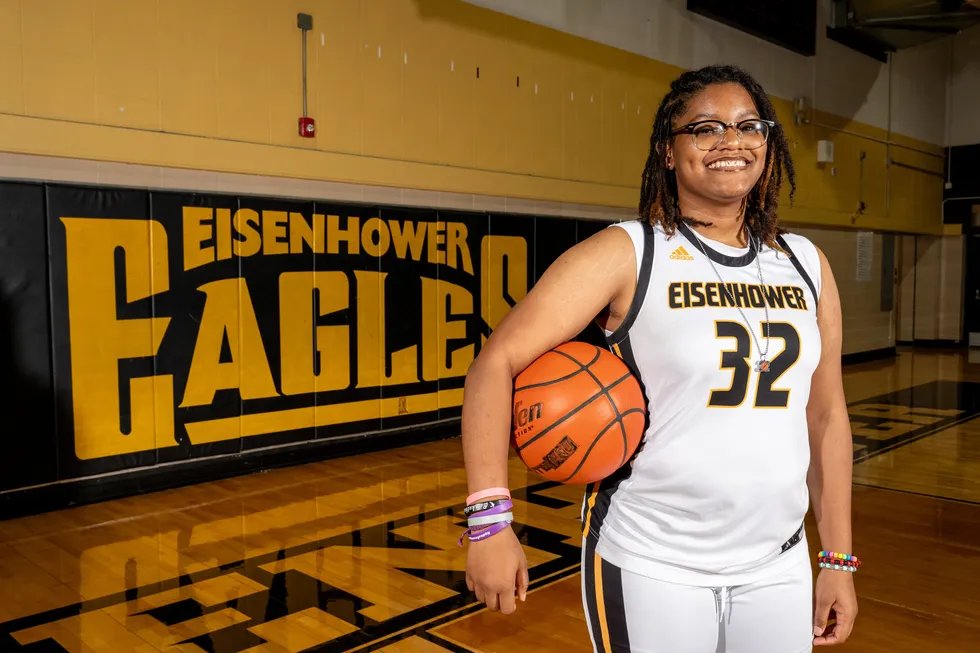 VYPE Houston (@vypehouston) on Twitter photo NO PAIN, NO GAINES: Ike's Gaines is multi-talented on, off court🏀
As Eisenhower’s star post player, Keiora Gaines (<a href="/biig_kei/">Keiora Gaines</a>) is a difficult player to miss when she steps onto the basketball court. She had to earn that distinction...
READ:vype.com/Texas/Houston/… NO PAIN, NO GAINES: Ike's Gaines is multi-talented on, off court🏀
As Eisenhower’s star post player, Keiora Gaines (<a href="/biig_kei/">Keiora Gaines</a>) is a difficult player to miss when she steps onto the basketball court. She had to earn that distinction...
READ:vype.com/Texas/Houston/…