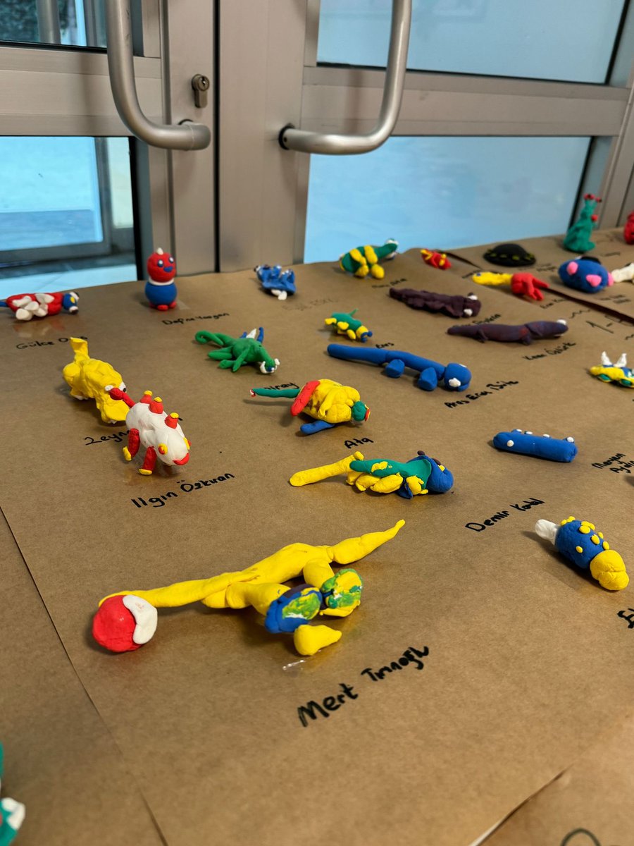 Görsel Sanatlar dersinde 1. sınıflarla "Dinozorlar Çağına Yolculuk",  2. sınıflarla "Sevimli Uzaylılar", 3. sınıflarla "Doğal Yaşamın İçinden", 4. sınıflarla "Denizaltı Dünyası" figürleri proje hamurlari ile tasarlandı. <a href="/DogaOkullari/">Doğa Koleji</a> <a href="/ilkay04cakir/">İlkay Çakır</a> <a href="/ZalogluFetiye/">fetiye zaloğlu</a> <a href="/edaayazgann/">Eda Yazgan</a>