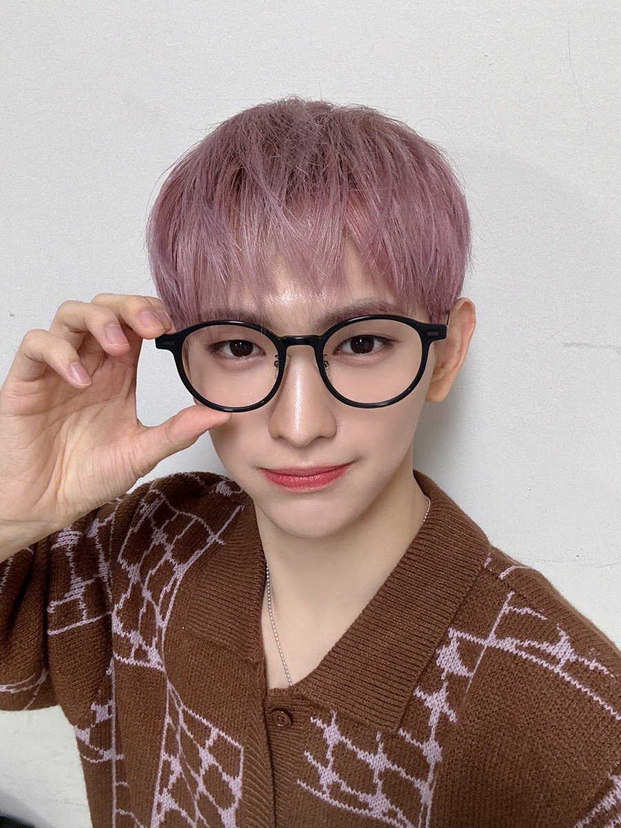 TPST_twt's tweet photo. [#LEW] iE 잘 자~❤ https://t.co/hfMeO8qPgB