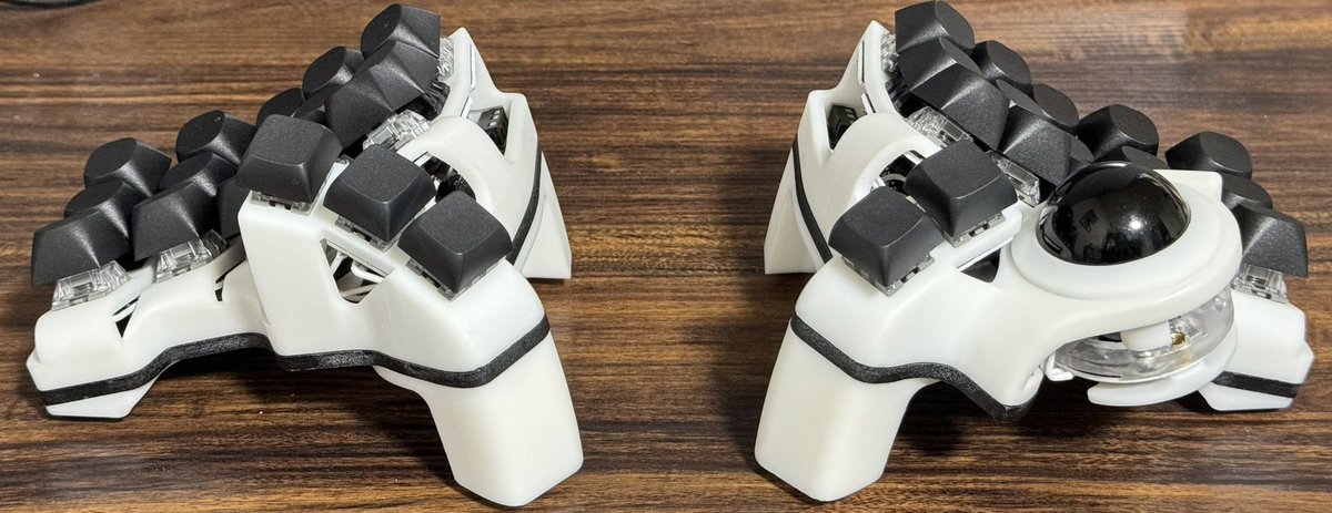 skubmdi's tweet photo. ｲﾒﾁｪﾝ

#bastardkb #charybdis #skeletyl #dactyl #MechanicalKeyboard https://t.co/OM6FlaBy5h