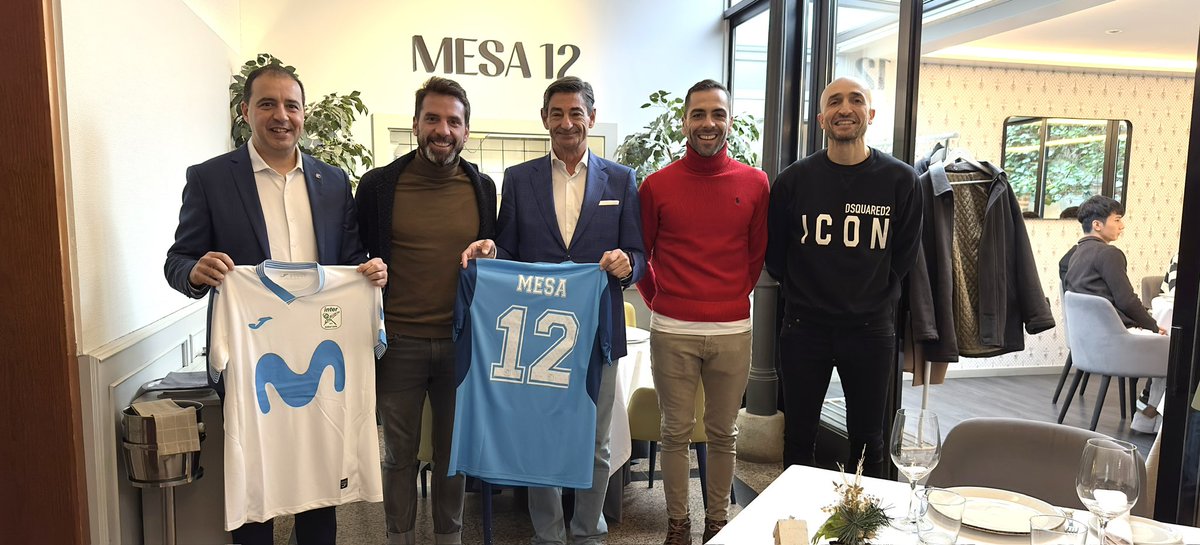ClubInterFS's tweet photo. 👋🏻¡¡𝗗𝗲𝘀𝗽𝗲𝗱𝗶𝗺𝗼𝘀 𝗲𝗹 𝗮ñ𝗼 𝗲𝗻 𝗳𝗮𝗺𝗶𝗹𝗶𝗮!!
#MovistarInterFS celebra su tradicional comida navideña en el restaurante #Mesa12 de Alcalá de Henares 🍽️
🗣️ #AlbertoRiquer: “Son unas fechas entrañables y queremos celebrarlas en grupo”
¡Gracias por el buen trato recibido! 😊
➕ https://t.co/cOjmmkxDmC
#MovistarInterFS #InteristaSoy