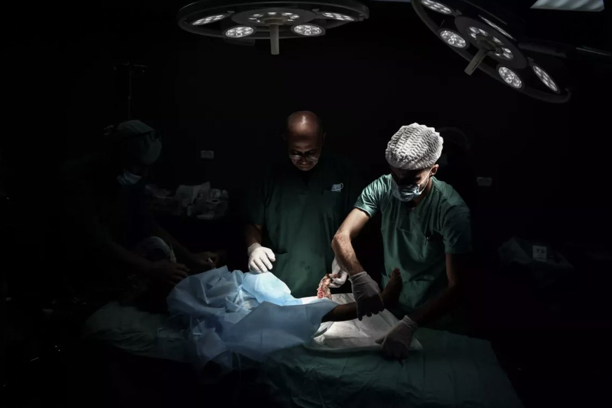 MunaHawwa's tweet image. 9,000 طفل في #غزة بترت أطرافهم وفقدوا ذراع أو ساق حسب تقرير رسمي لليونيسف. أطفالنا تقطّع أجسادهم، هذه أطراف وليست أغصان. تذكروا أن هذه الأجساد الصغيرة كان يمكن أن تنقذ لو أن معبر رفح مفتوح للمساعدات الطبية. ما تفعله #إسرائيل إبادة مستمرة وإمعان في تدمير البنية الاجتماعية بعد ذلك.