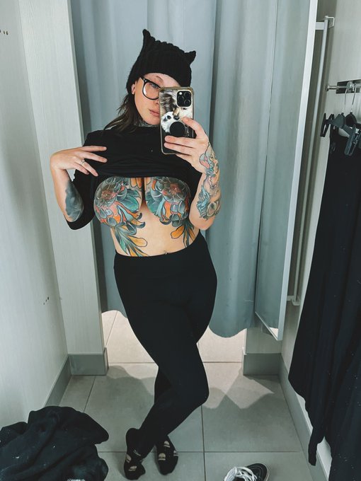 Donyou know that I offer a girlfriend experience? ;) (via chat) message me for details ;) https://t.