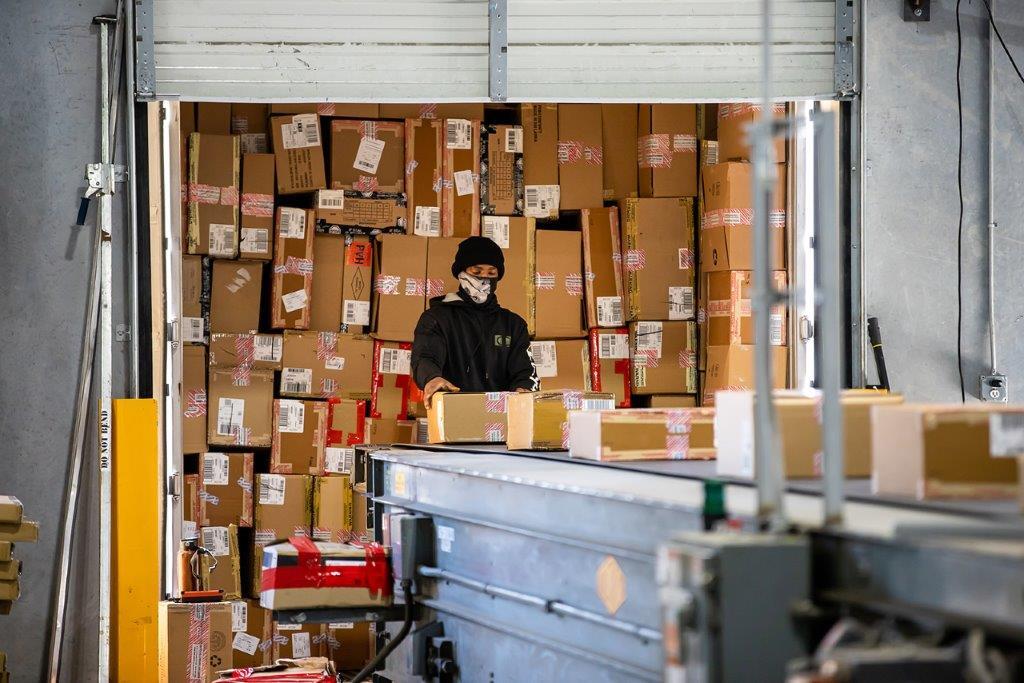 USLogisticsSol1's tweet photo. Learn about the secrets of freight consolidation and pool distribution. See how they can slash your costs, speed up deliveries, and green your logistics. #LogisticsSolutions #SupplyChainOptimization https://t.co/CHQmqXoZW6
