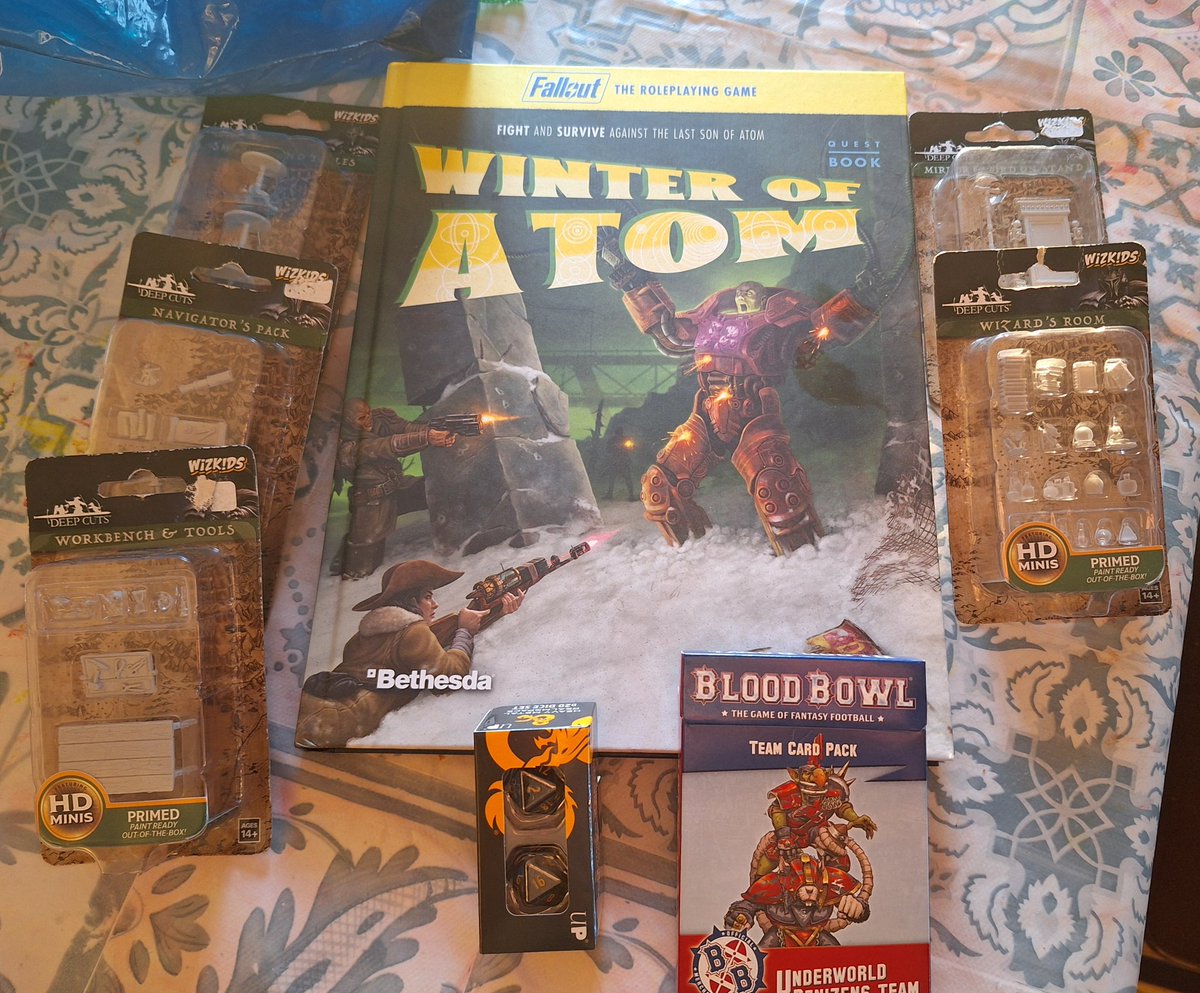 SJDKEY's tweet photo. #Hobbystreak Day 1098 Did the best bit of the hobby, shopping in a new FLGS. @highlandergamesdundee is a perfectly formed games shop with some real hidden gems and was great to chat with Chris.#bloodbowl #d&d #newdice #falloutttrpg #modiphius #paintingwarhammer #paintingcitadel https://t.co/pj5VzfSPqB