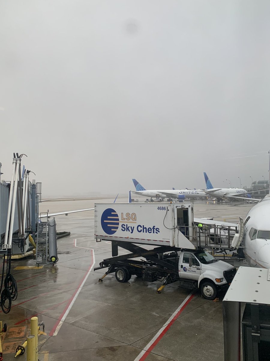 thejaiwolf's tweet photo. shitty chicago weather. 😞
#furry #furries #furryfandom #fursona #fursuiter #furrytraveler #furryaviator #fursuiting #Boeing777 #Boeing737 #Boeing #Chicago #ShittyWeather https://t.co/9PAFtNAwFs