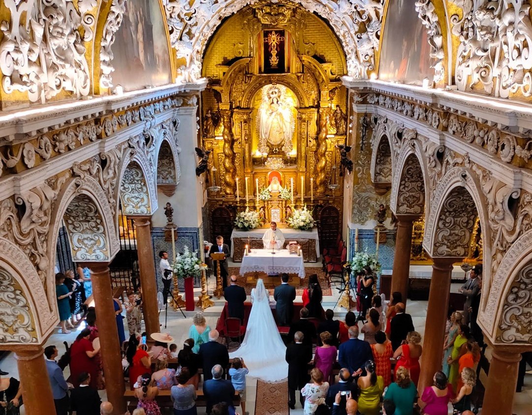 APulso_'s tweet photo. 🔴 Santa María la Blanca se convierte en el primer templo que cobra el acceso al mismo.

➡️ Para los sevillanos con DNI, 1 euro y, para los no residentes, 2.

➡️ Recaudación temporal de fondos para la restauración de la iglesia que cuenta con ayudas públicas.

📲 @Sebas_Gallardo_ https://t.co/AzlQhYB2Fn