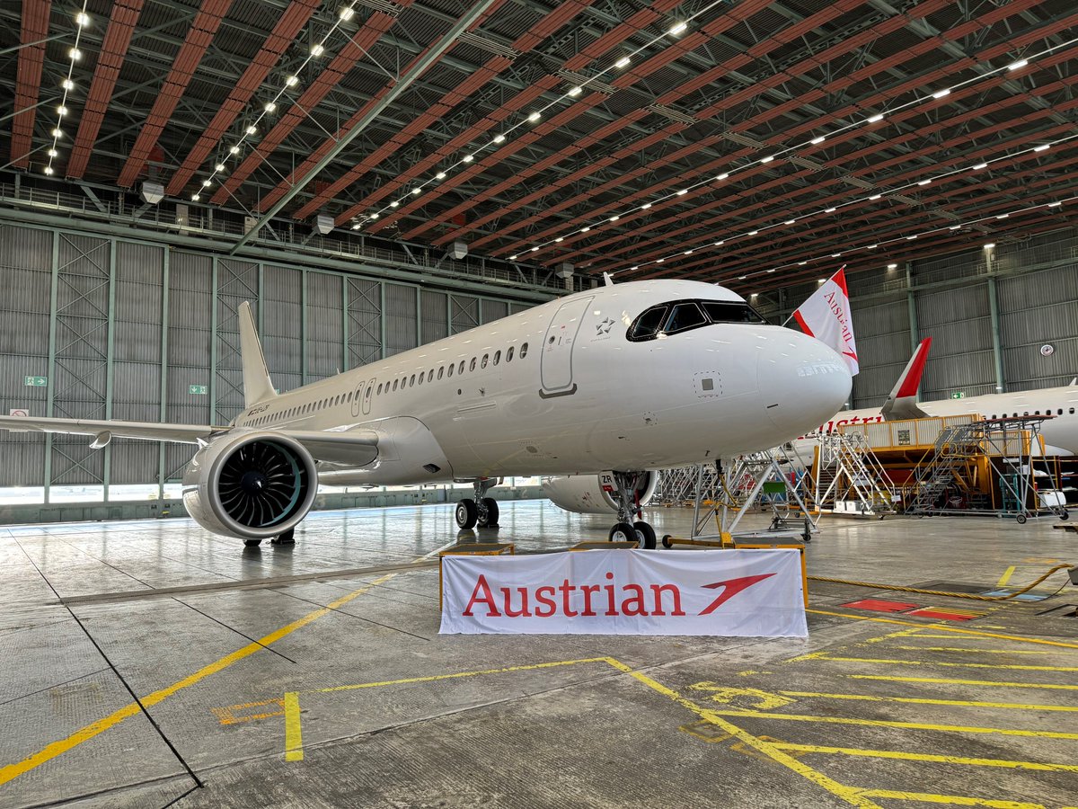 A happy surprise at the end of the year: Shortly before New Year's Eve, on December 29, our fifth #A320neo landed in #Vienna. The Airbus A320neo can save up to 3,700 tons of CO2 per year, as they consume up to 20 percent less fuel. Welcome to the @_austrian family! ❤️