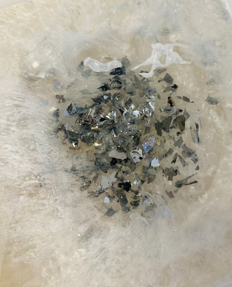 RodemoyerDesign's tweet image. Working on my new 18” lazy Susan #lazysusan #geode #resinart #homedecor