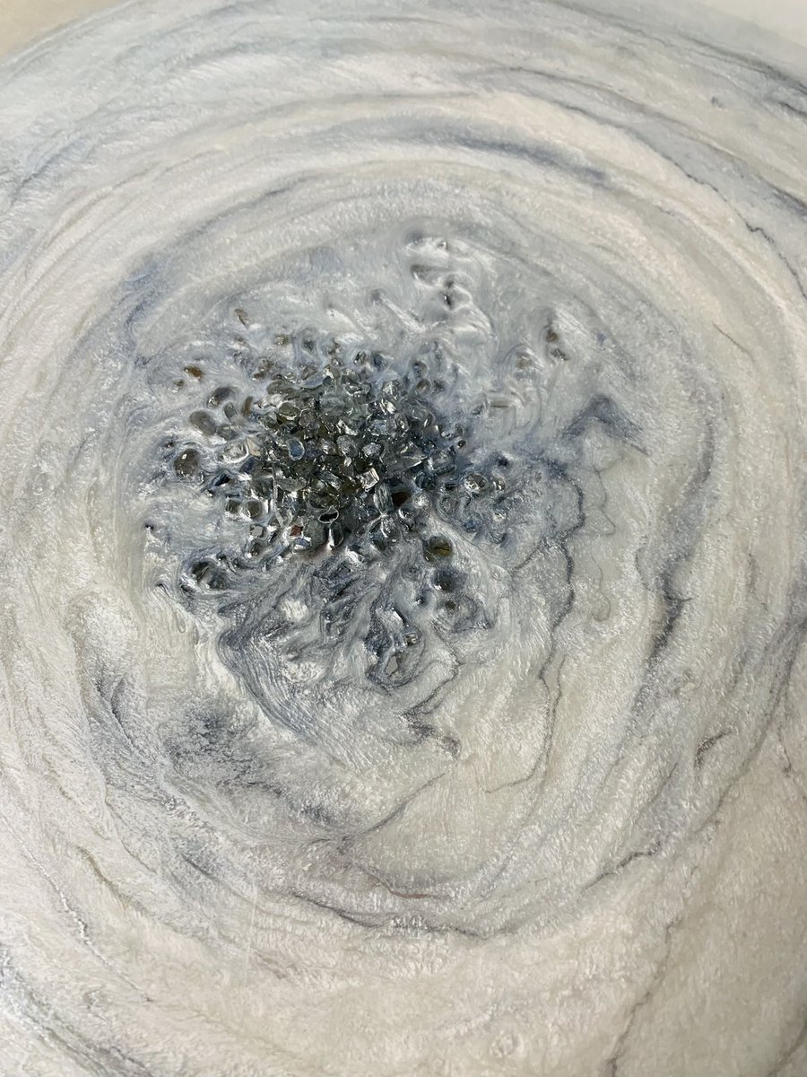 RodemoyerDesign's tweet image. Working on my new 18” lazy Susan #lazysusan #geode #resinart #homedecor