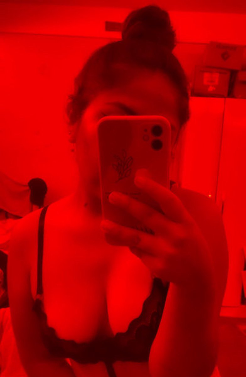 bellotaonly's tweet photo. Rt y subo foto con mi lencería fav 😏🔥
#only #cuartorojo #onlyfans #onlymodel #onlygirl https://t.co/4b7vmYEJvF