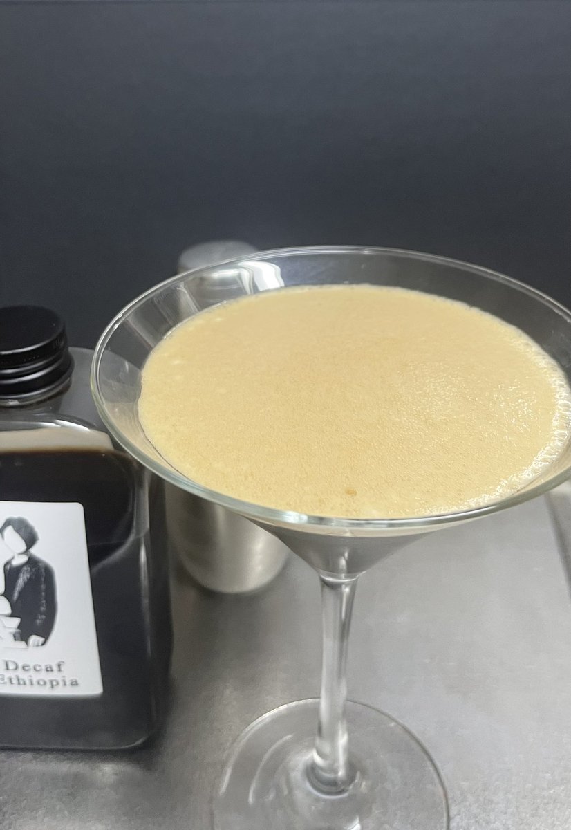 238Takahashi's tweet photo. イベント限定販売のデカフェリキッドでコーヒーマティーニ🍸

デカフェはエチオピアシダモでしっかりと風味を感じるので甘さは少しだけイソマルトオリゴ糖で支えてもらうオリジナルレシピで試作

#espressomartini
#coffeecocktail
#decaf
#fcoffeeroasters
#kafree
#エスプレッソマティーニ
#コーヒーリキッド
#デカフェコーヒー
#コーヒーカクテル
#カフェインコントロール
#ウォッカマティーニ
@Kafree_official 
@asahibeer_jp
