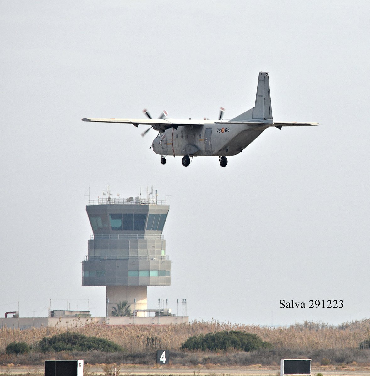 Impresionantes pasadas las que he realizado hoy este veteranísimo "Garza" del #721Escuadrón (#BAAlcantarilla) a la pista de la #BASanJavier. Una pena no haber podido situarme mejor. Un saludo para los pilotos de este avión.<a href="/EjercitoAire/">Ejército del Aire y del Espacio</a>.  #AcademiaGeneraldelAire. <a href="/SpottersMurcia/">Spotters Murcia</a>