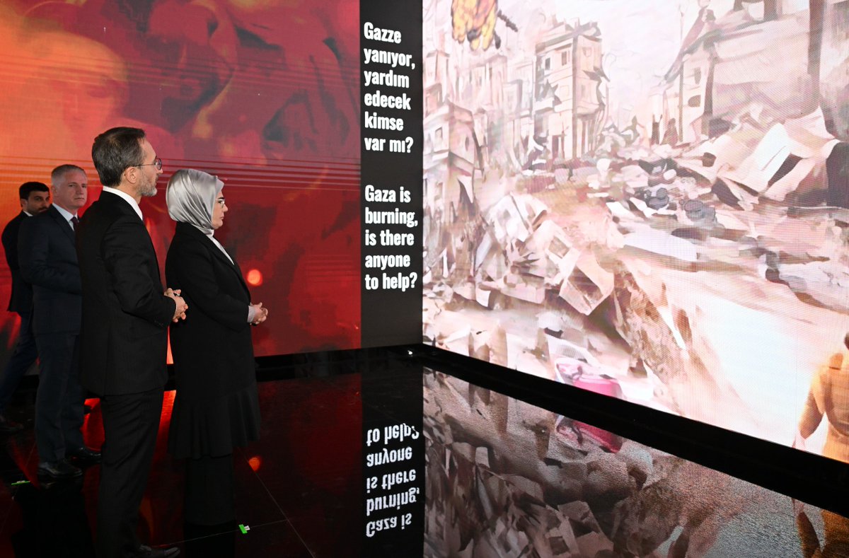 Cumhurbaşkanlığı İletişim Başkanlığımız tarafından savaş ve savaşın etkilerine Filistinli çocukların bakış açısıyla dikkat çekmek amacıyla düzenlenen; "Kurşun Geçirmez Düşler: Gazzeli Çocuk Ressamlar Sergisi” Taksim Meydanı'nda açıldı. 

#UmutlaBoyanmışResimler