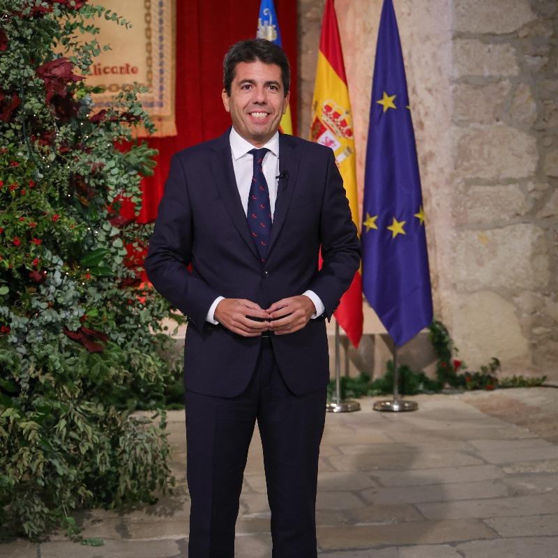 generalitat's tweet photo. ✨📺 Missatge cap d'any

🗣@carlos_mazon_ advoca per una C.Valenciana “unida, serena i fructífera” com exemple d'equilibri i enteniment

👉Subratlla que és hora de “comprometre's amb la trobada i no amb el conflicte”

👉Apunta que l'actual conjuntura exigix serenitat i dedicació