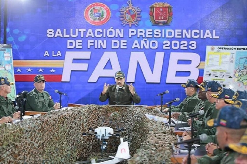 MIPPCI (@mippcivzla) on Twitter photo 📢¡𝐀𝐬í 𝐥𝐨 𝐃𝐢𝐣𝐨!🇻🇪
Pdte. <a href="/NicolasMaduro/">Nicolás Maduro</a>: Venezuela, con mucha firmeza y patriotismo, responde a la amenaza y la provocación del Reino Unido y de las fuerzas imperiales que arremeten contra nuestra nación.
#2023AñoSoberano 📢¡𝐀𝐬í 𝐥𝐨 𝐃𝐢𝐣𝐨!🇻🇪
Pdte. <a href="/NicolasMaduro/">Nicolás Maduro</a>: Venezuela, con mucha firmeza y patriotismo, responde a la amenaza y la provocación del Reino Unido y de las fuerzas imperiales que arremeten contra nuestra nación.
#2023AñoSoberano
