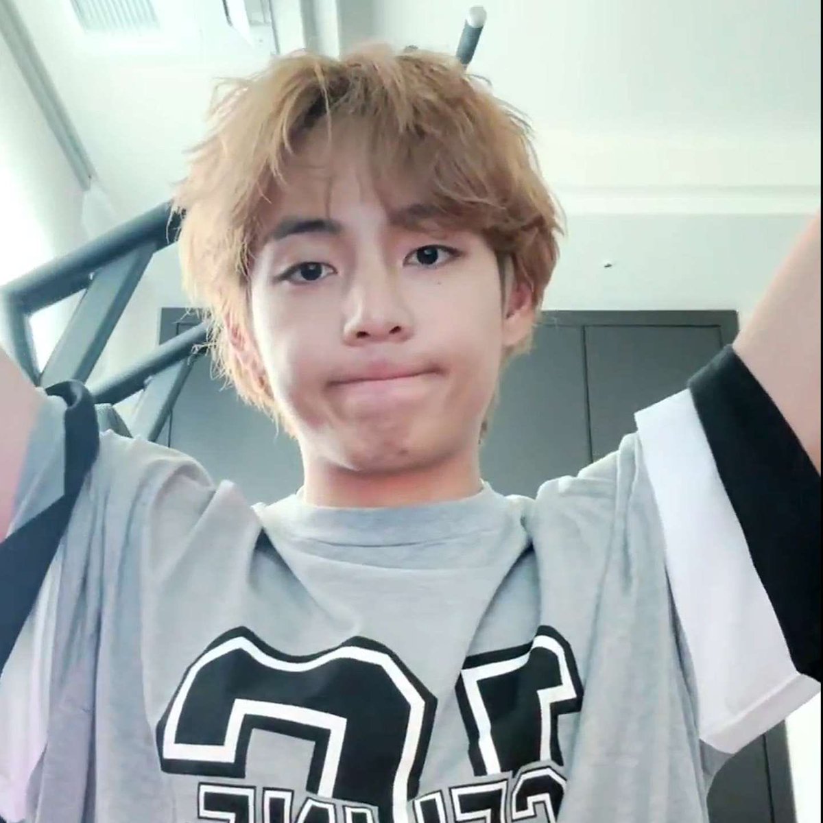 MoonlovingOt7's tweet photo. Happy Birthday to our beautiful Tae. I miss you so much and hope you stay warm Winter Bear! I love you

#VTheOneAndOnly
#OurWinterTreasureV
#ForeverVOurBestFriend
#OurEternalArtistTaehyung
#WithVinEveryLayoVer
#WillVWhereverUR
#LoveVAgainNAgain
#HAPPYVDAY
#HappyBirthdayTaehyung https://t.co/Q4ilOQryZE