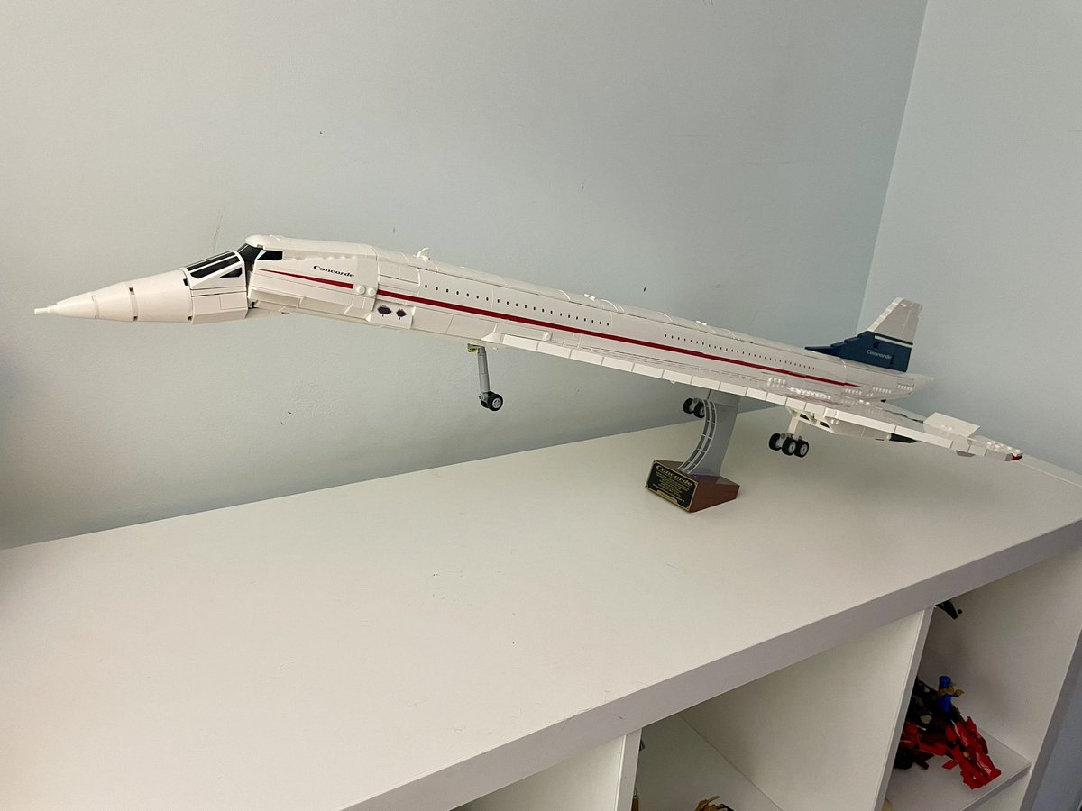moobee124's tweet photo. Lego Concorde- Built in a day by the 17 year old daughter #Lego #Concorde #LegoConcorde https://t.co/jd6QMN1aFn