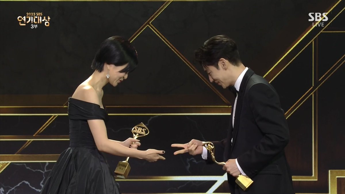 대상 수상소감 먼저 말하기 가위바위보
내가 이런걸 다 본다