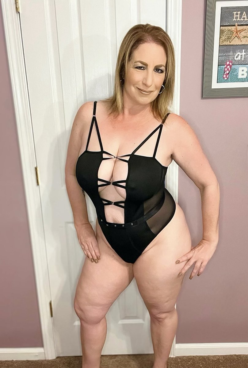 xxDanni2427xx's tweet photo. Are you planning on making any New Year's resolutions?? 🤔 
Mine is to make you cum harder and more often next year 😜😈💦💦

https://t.co/vM73mX83U0
https://t.co/n1a2WHiDBL
https://t.co/SBaqRTNKO9 https://t.co/LXbphMaUsv
