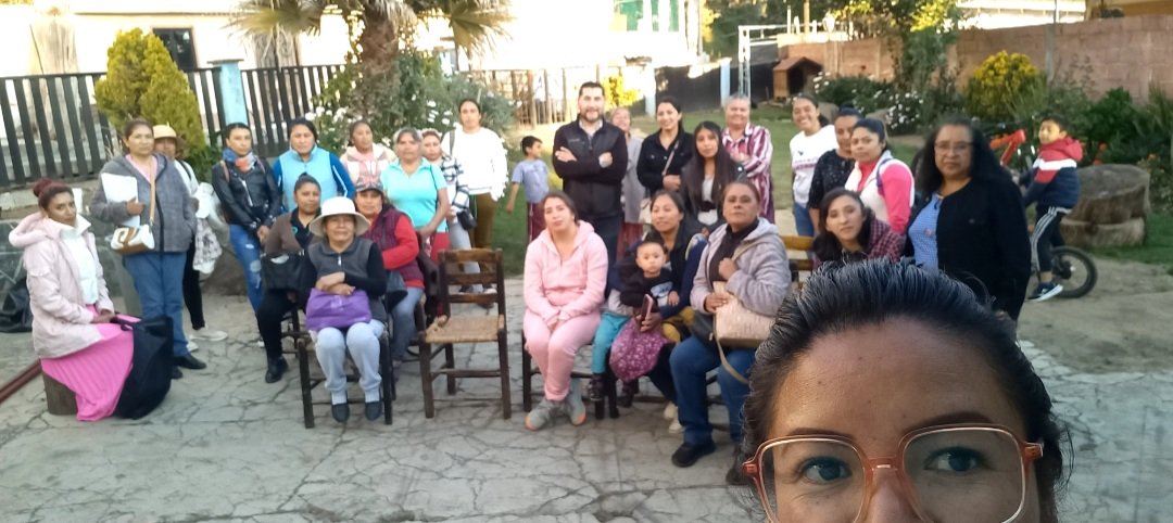 Ana_LauraCuevas's tweet photo. Nostalgia, feliciadad y alegría en este #ViernesDeCierreYComienzo FELIZ AÑO NUEVO #EquipoADMM
#Xalatlaco https://t.co/012N1T0Rjc