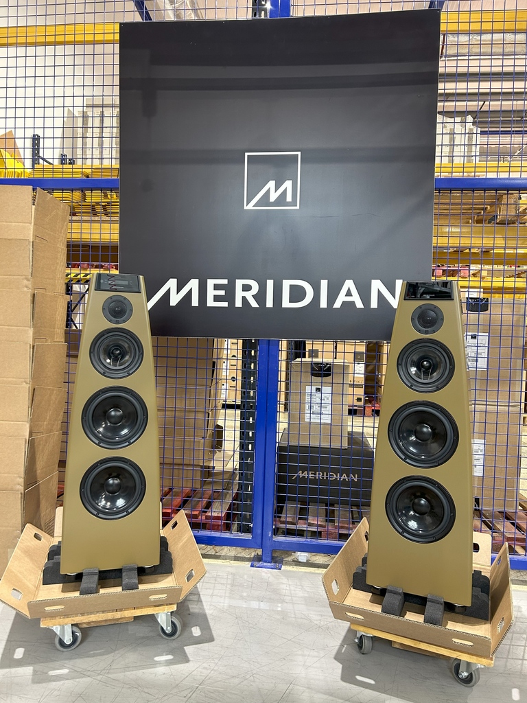 MeridianAudio's tweet photo. Built by hand at our UK factory, each Meridian DSP7200 delivers stunning bass and full-range performance that ensures the finest details in your music will shine through.
#BritishAudioTechnologyPioneers #MeridianAudio #MeridianSelect #KhakiGrey https://t.co/utmEQpfgqF