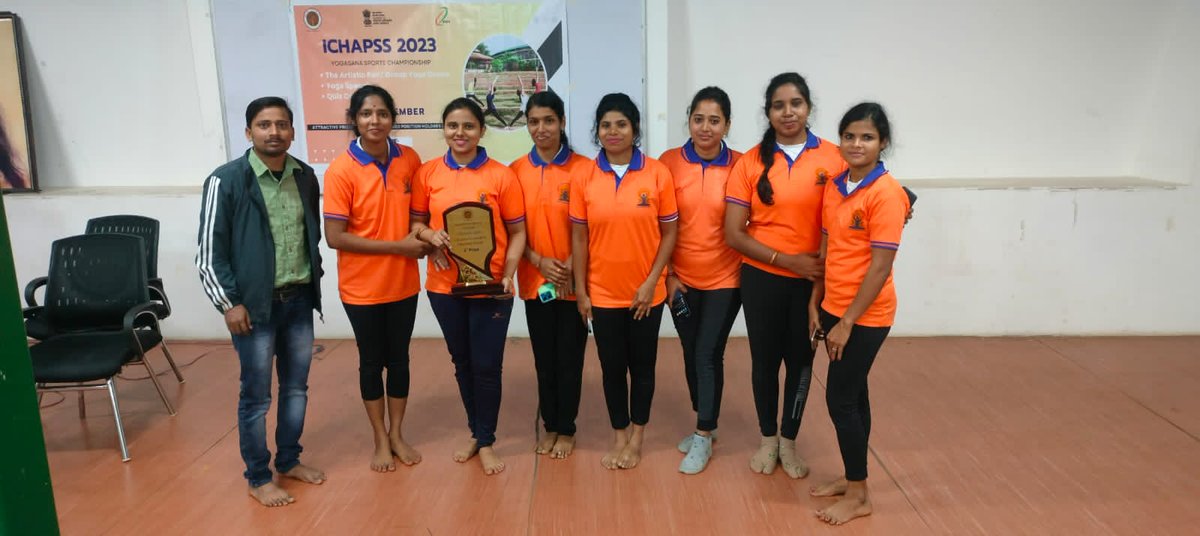 SubhadraPradh15's tweet photo. ICHAPSS 2022 yoga group dance))
When it was announced that sivananda yoga vedanta academy group yoga students fast prize😊😊😍😍😍✨✨✨✨This was a very proud moment for us🥰🥰 https://t.co/FZ9fr1yOb1