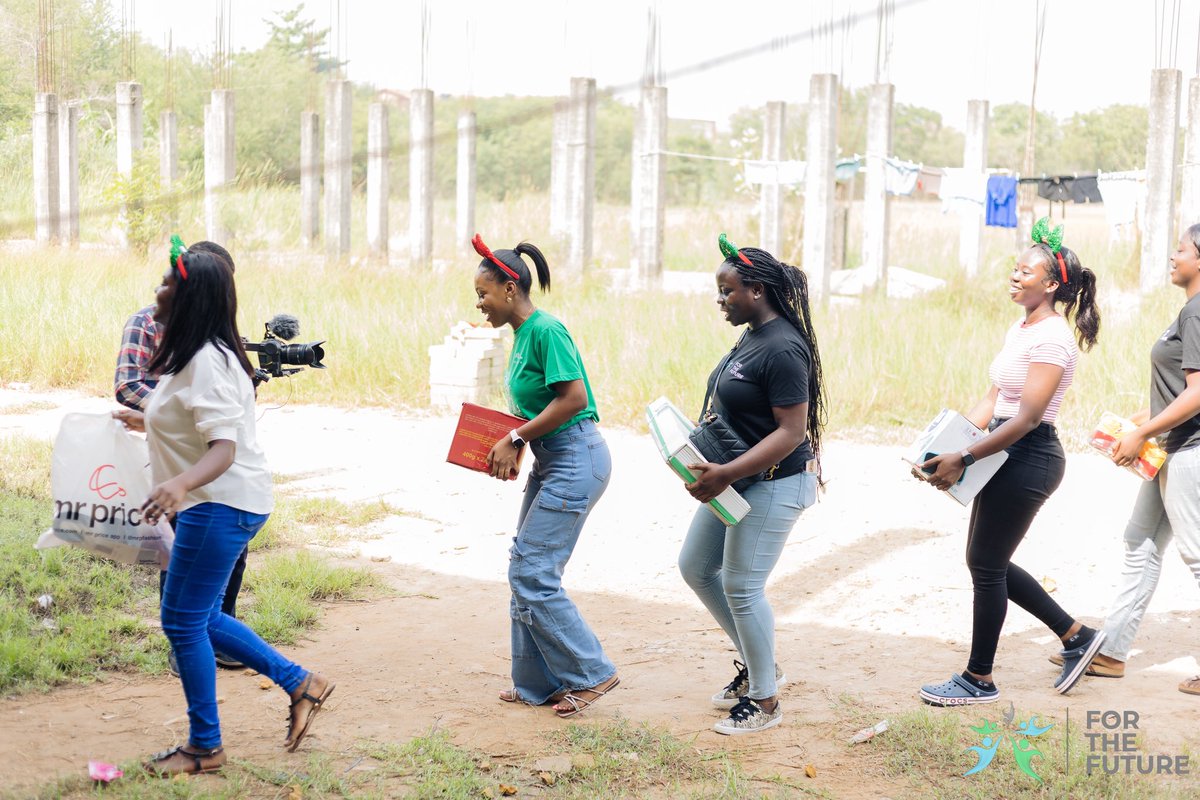 FTFGhana's tweet image. 🎄🎄 The Festive Wheels Train is still going round and we might be at your doorstep soon. 

Click on the link in our bio to support our work. 

#ftf #santa  #festivewheels #leaveasmile.